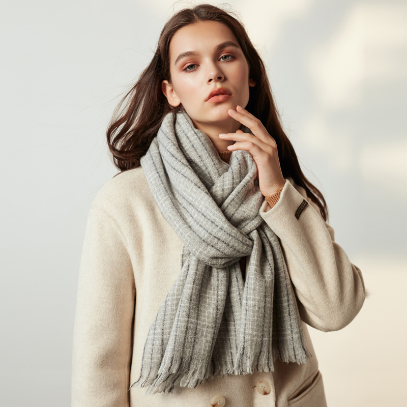 Wholesale--quality designer autumn and winter wool scarf women increase thin section fashion striped wild simple checked shawl
Wholesale--quality designer autumn and winter wool scarf women increase thin section fashion striped wild simple checked shawl