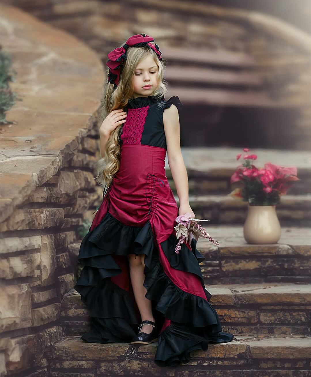 Hilo Flower Girl Dresses Jewel Sleeveless Appliqued Lace Tiered Girl Pageant Gown Sweep Train Custom Made Skirts Birthday Gown Hot Sell