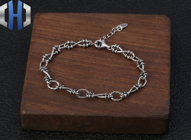 S925 Sterling Silver Temperament Retro Twist Bracelet Female Thai Silver Korean Fashion Simple Bracelet Fine Chain
S925 Sterling Silver Temperament Retro Twist Bracelet Female Thai Silver Korean Fashion Simple Bracelet Fine Chain