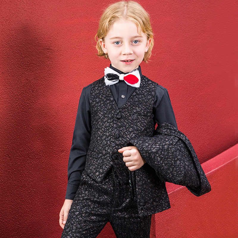 Five pieces Jacket+Vest+pants+shirts+Bow Tie Formal Boys Suits Piano Performance stage Boys Sets Children size 110-140-160, Black
Five pieces Jacket+Vest+pants+shirts+Bow Tie Formal Boys Suits Piano Performance stage Boys Sets Children size 110-140-160, Black