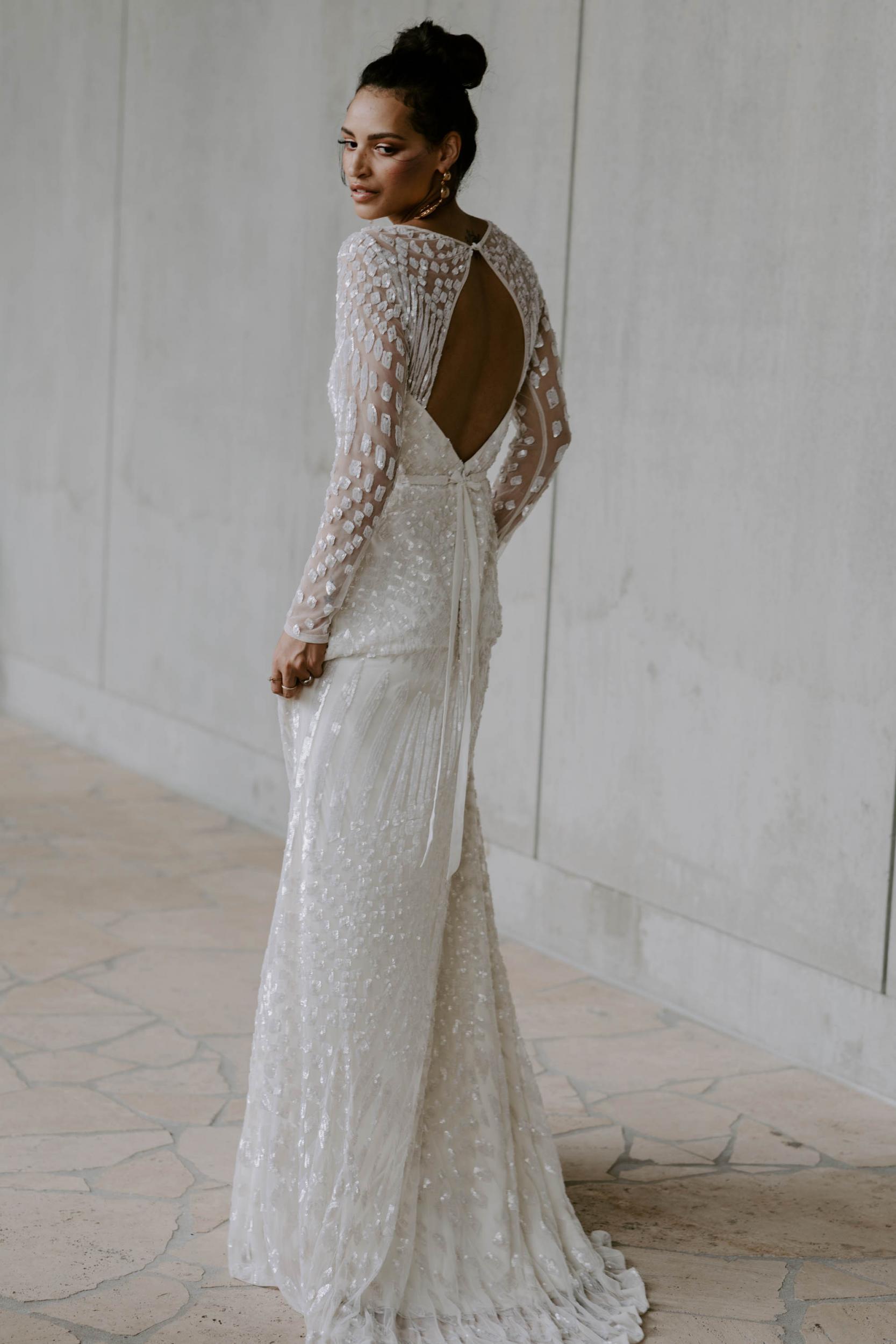 2020 Lace Mermaid Wedding Dresses Sweep Train Sequins Appliqued Beads Long Sleeve Wedding Dress Hollow Back Boho Robes De Mariée