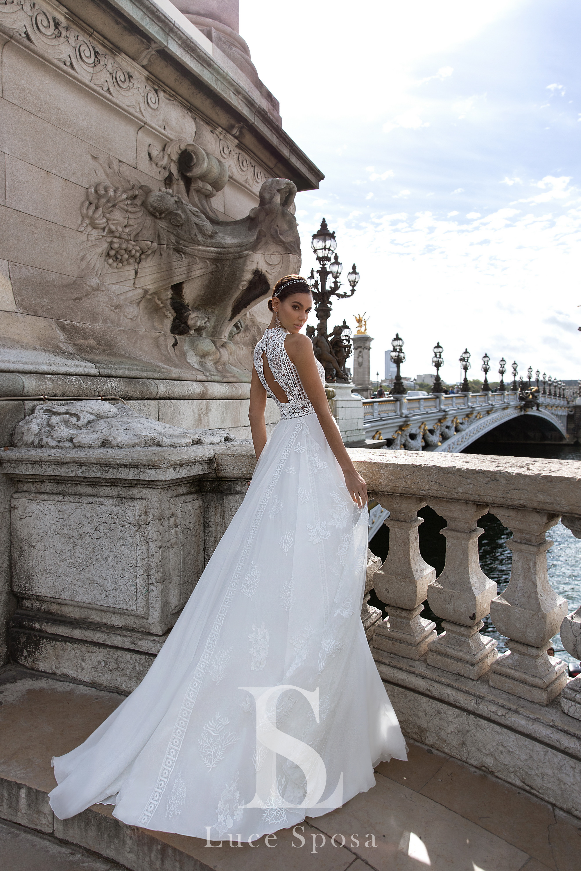 bohenmian bridal dresses high neck beaded appliqued sleeveless wedding dress hollow back ruffle sweep train custom made robes de marie
