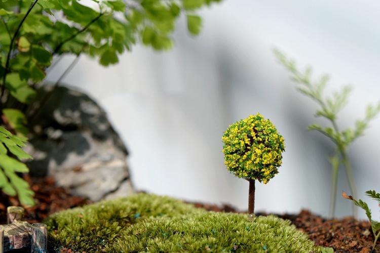 Wholesale- Mini Garden Decorations Resin Tree Fairy Garden Miniatures Trees Garden Decoration Terrarium Figurines Miniature Fairy Figurines