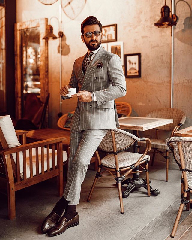 Classic Dark Gray Stripe Men Tuxedos Groom Wedding Suits Slim Fit Double Breasted Peaked Lapel Mens Suit 2 Pieces Coat Pants (jacket+Pants)