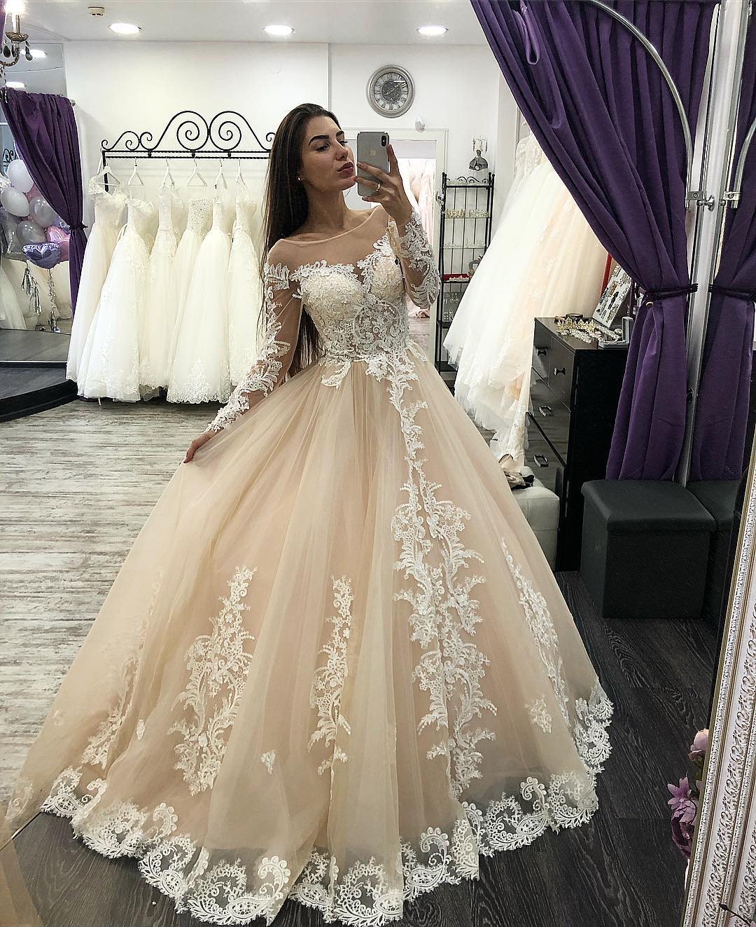 Bohemian Champagne Wedding Dresses Jewel Neck Lace Appliqued A Line Modest Boho Bridal Gowns Sweep Train Plus Size Beach Wedding Dress
