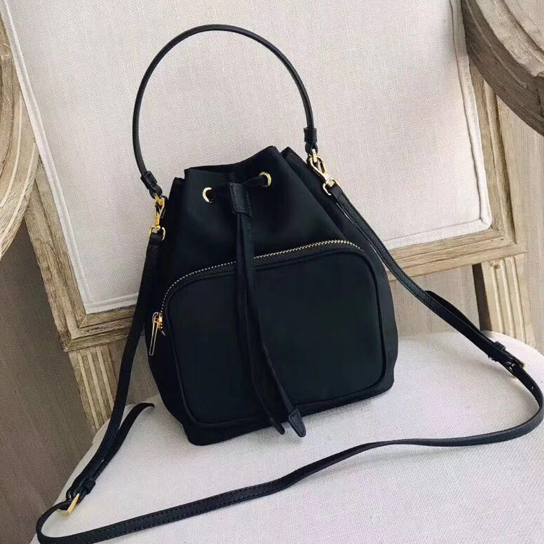 Wholesale lWaterproof Canvas Drawstring pouch women Drawstring bag bucket lady messenger bag phone purse satchel chain shoulder bag handbag, Small size 17*20*11cm
Wholesale lWaterproof Canvas Drawstring pouch women Drawstring bag bucket lady messenger bag phone purse satchel chain shoulder bag handbag, Small size 17*20*11cm