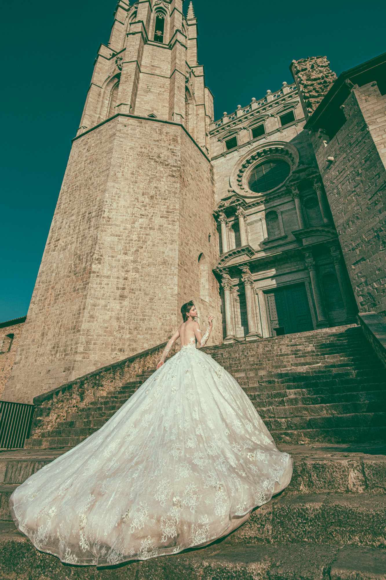 Modest Bohemian Corona Borealis Ball Gown Wedding Dresses Spaghetti Tulle Applique Hand Make Flower Wedding Gowns Sweep Train robe de mariée