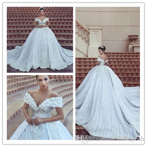 Ball Gown Lace Applique Vintage Luxury Princess satin African Wedding Dress African Bridal Gowns Plus Size abito da sposa Csutom 2019, Same as image
Ball Gown Lace Applique Vintage Luxury Princess satin African Wedding Dress African Bridal Gowns Plus Size abito da sposa Csutom 2019, Same as image