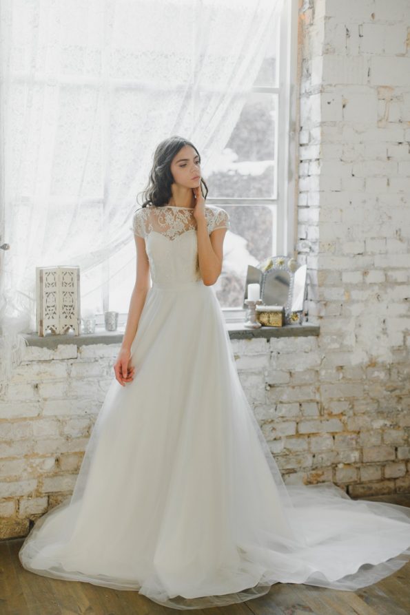 2020 New Bohemian Wedding Dresses Bateau Neck Lace Appliques A Line Beach Wedding Dress Sweep Train Boho Bridal Gown Vestidos De Novia