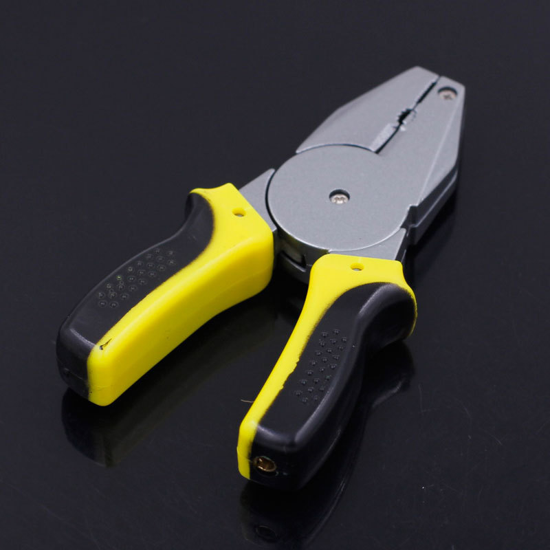 New Arrival Creative Portable Mini Pliers Shape Cartoon Cigarette Lighter Refillable Butane Ornaments Gift Torch Without Oil Gas W260202