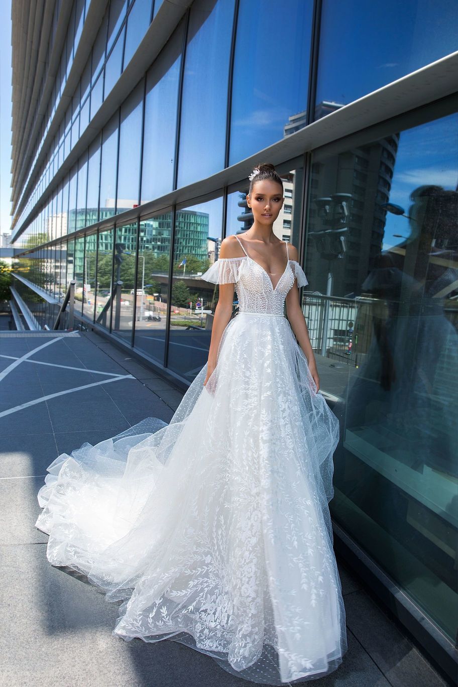 Crystal Design Boho Wedding Dresses A Line Lace Appliqued Spaghetti Bohemia Bridal Gowns Sweep Train Custom Made Vestidos de Novia