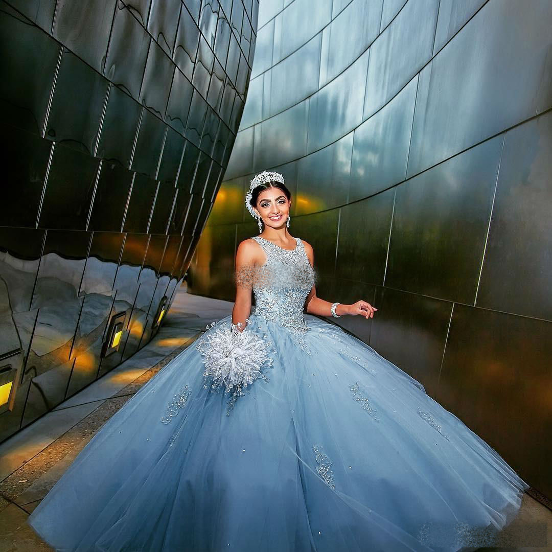 Light Sky Blue Ball Gown Prom Dresses Jewel Neck Crystals Beaded Quinceanera Dresses Backless Tulle Evening Gowns Formal Party Wear
