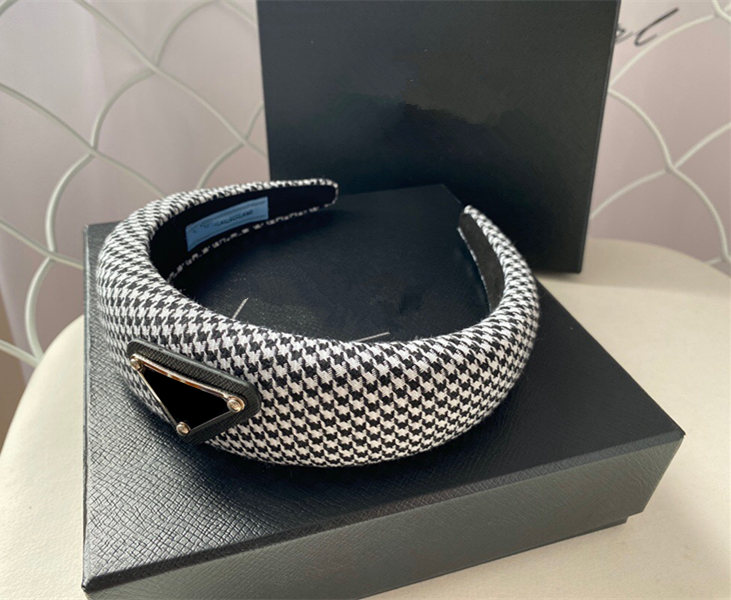 Top quality Designer Luxury Letter Headbands Hair bands For Women Girl P Brand Elastic Headband yoga Sports Fitness Headband Head Wrap Turban Headwear Accessories
Top quality Designer Luxury Letter Headbands Hair bands For Women Girl P Brand Elastic Headband yoga Sports Fitness Headband Head Wrap Turban Headwear Accessories