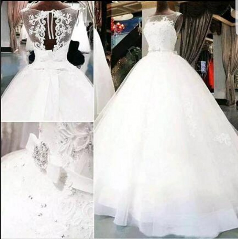 Hot Sales 2018 Wedding Dress Ball Gowns Arabric Sheer Bateau Neck Keyhole Back Rhinestone Lace Appliqued Bodice Tulle Bridal Gowns Wholesale