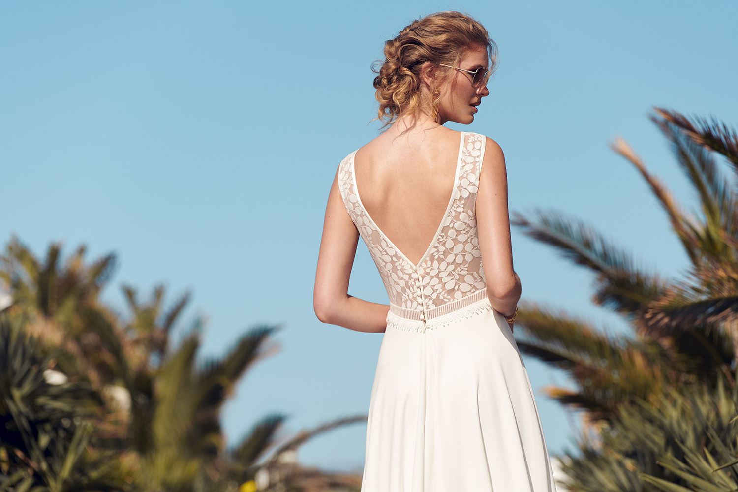 2020 Boho Wedding Dresses Lace Appliqued A Line V Neck Floor Length Bohemian Wedding Dress Custom Made Sexy Back Cheap Bridal Gowns