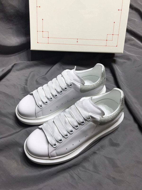 G shoes 2021 Classic designer colors oversized sneaker espadrille high platform white men women shoes Suede velvet Leather 34-44, Choose the color
G shoes 2021 Classic designer colors oversized sneaker espadrille high platform white men women shoes Suede velvet Leather 34-44, Choose the color