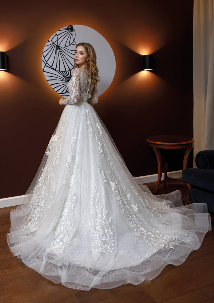 Lace Stylish A E Wedding Dresses Sheer Bateau Neck Appliqued Long Sleeves Bridal Gowns Sweep Train Tulle Robe De Mari E