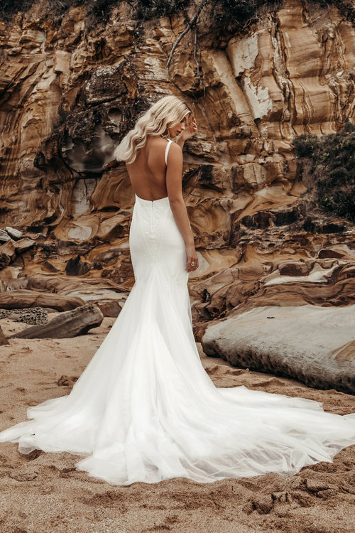 country mermaid v neck wedding dresses backless lace appliqued bridal gowns sweep train boho robe de marie
