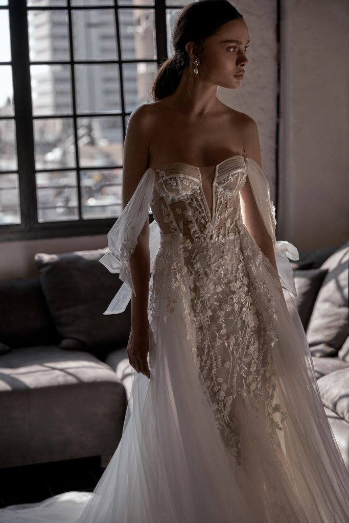 Julie Vino Mermaid Wedding Dresses With Detachable Train Off Shoulder Lace Appliques Bridal Gowns Backless Sweep Train Beach Wedding Dress