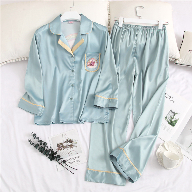 Cute Printed Cardigan Lady Sleepwear Fashion Personality Charm Women Pajamas Set 3 Colors Ice Silk Two-piece Home Clothing
Cute Printed Cardigan Lady Sleepwear Fashion Personality Charm Women Pajamas Set 3 Colors Ice Silk Two-piece Home Clothing