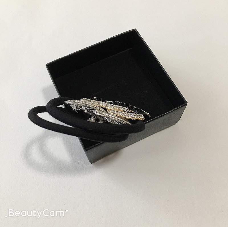 Fashion Crystal black diamond alloy rubber band C style head rope hair ring for Ladies collection luxurious items hair ornament party gift
Fashion Crystal black diamond alloy rubber band C style head rope hair ring for Ladies collection luxurious items hair ornament party gift
