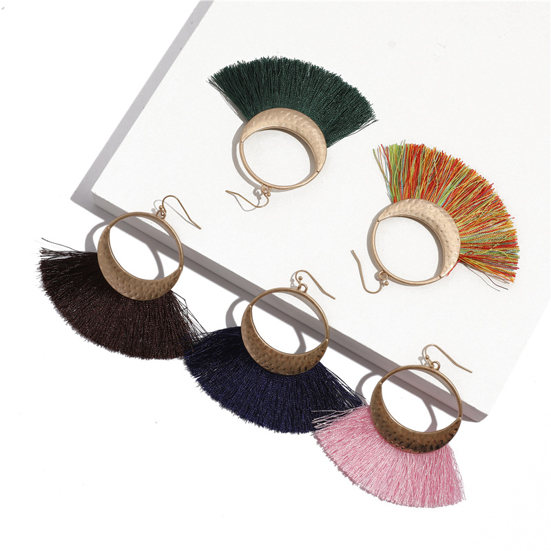 New European and American fan-shaped tassel earrings Bohemian earrings ladies trinkets, Silver
New European and American fan-shaped tassel earrings Bohemian earrings ladies trinkets, Silver