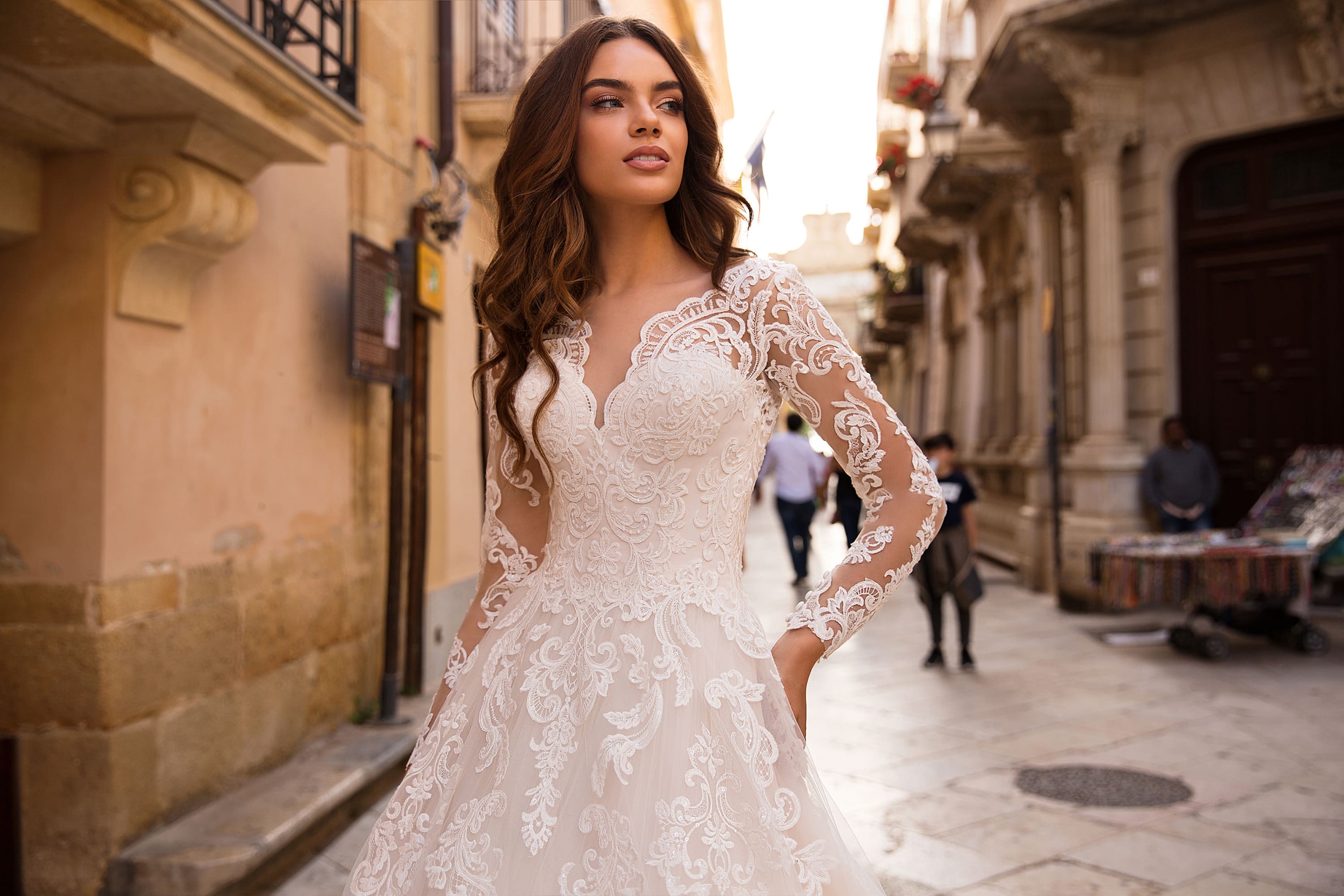 Modest Lussanobridal A Line Wedding Dresses V Neck Long Sleeve Lace Up Backless Lace Applique Wedding Gowns Sweep Train robe de mariée