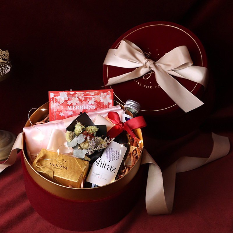 Wedding Gift Bag Boxes Cristmas Decoration Velvet Box Gift Bag Packaging with Handle and Free Appect OEM Order
Wedding Gift Bag Boxes Cristmas Decoration Velvet Box Gift Bag Packaging with Handle and Free Appect OEM Order