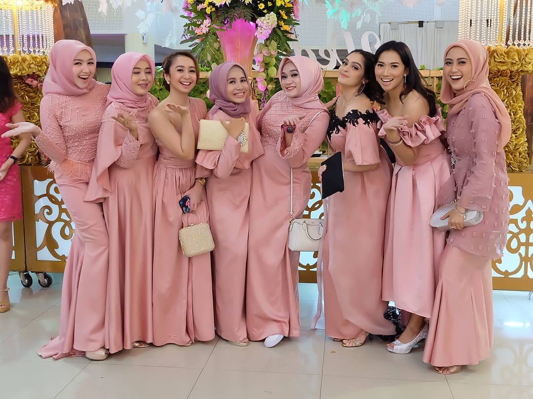 2019 Muslim Bridesmaid Dresses Series Hijab Islamic Dubai Prom Party Gowns Plus Size Garden Country Maid Of Honor Wedding Guest Dress