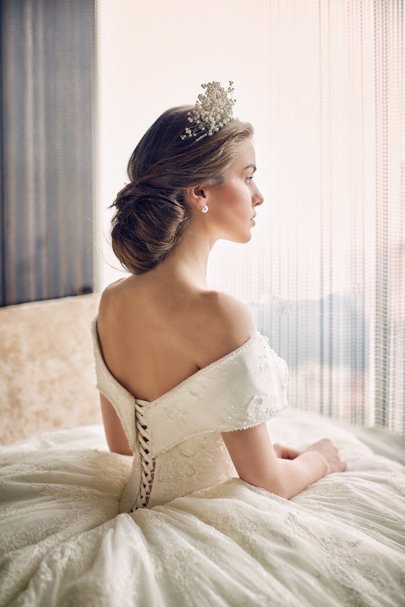 2019 Luxury Wedding Dresses Off The Shoulder Slim Bodice Lace Appliques Ruffles Lace Up Beach Wedding Dress Dubai Arabic Vestido De Novia