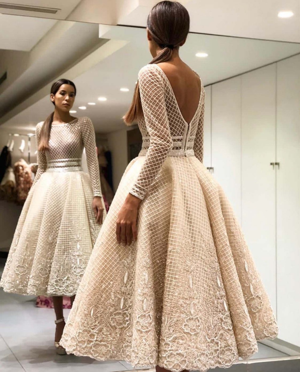 Elegant Bige Color Unique Lace Evening Dresses Full Sleeves V-Back Ankle Length Prom Gowns Party robes de soirée, Same as picture
Elegant Bige Color Unique Lace Evening Dresses Full Sleeves V-Back Ankle Length Prom Gowns Party robes de soirée, Same as picture