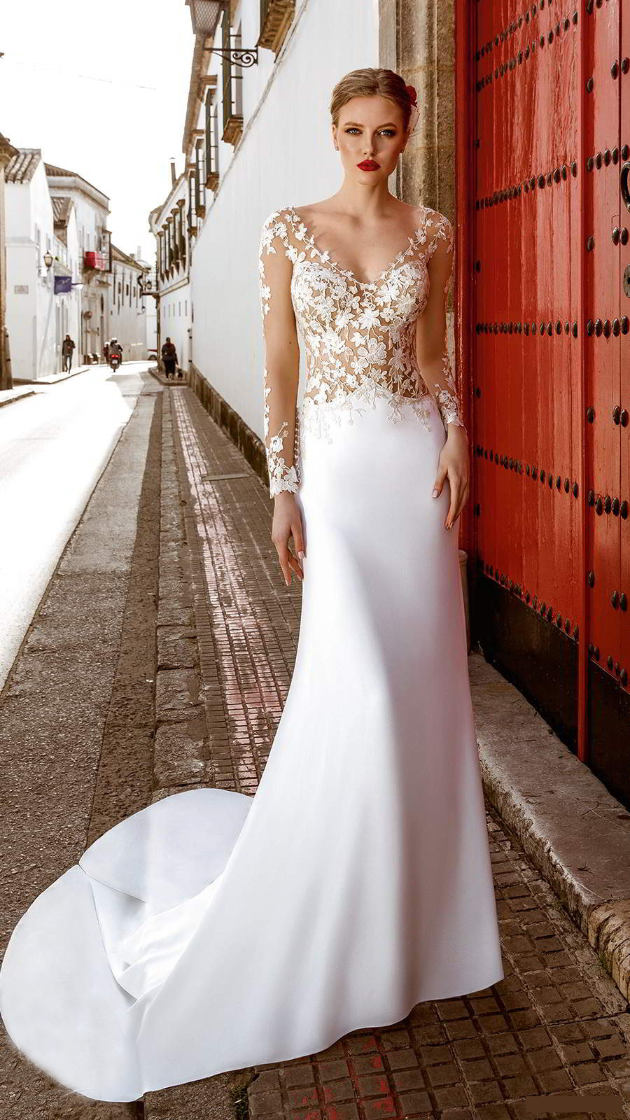 beach mermaid wedding dresses illusion lace appliques long sleeve v neck bridal gowns zipper back appliqued sweep train wedding dress
