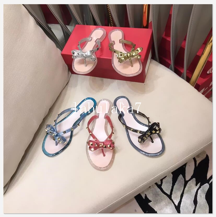 New 2020 high quality Woman Summer Sandals Rivets big bowknot Flip Flops Beach Sandalias Femininas Flat Jelly Designer Sandals with box
New 2020 high quality Woman Summer Sandals Rivets big bowknot Flip Flops Beach Sandalias Femininas Flat Jelly Designer Sandals with box