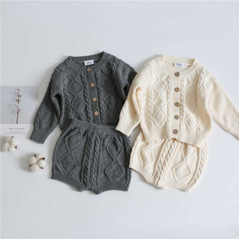 INS Kids Boys Girls Sweaters Clothng Sets Oblique Buttons Long Sleeve Cardigans Straps Shorts 2pieces Suits
INS Kids Boys Girls Sweaters Clothng Sets Oblique Buttons Long Sleeve Cardigans Straps Shorts 2pieces Suits