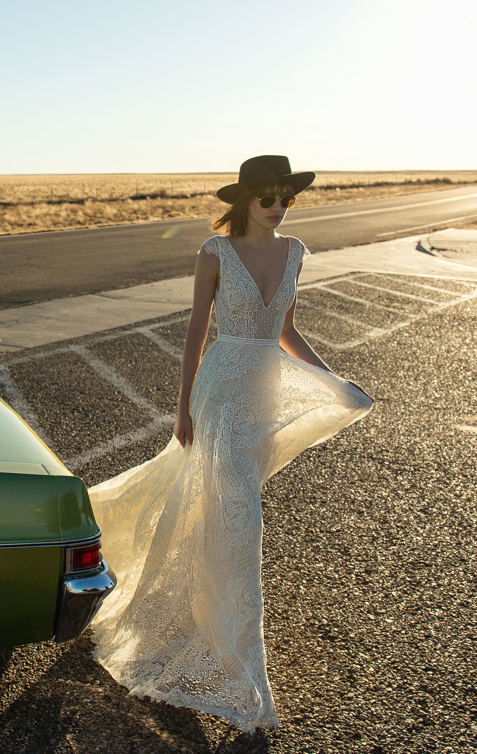 Flora Wedding Dresses Chic Bridal Gowns V Neck Cap Sleeve Lace Backless Boho Beach Wedding Dress Custom Made Vestido De Noiva