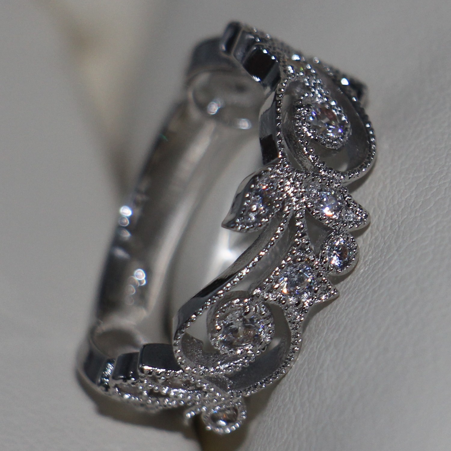 WholesaleWieck Brand New Vintage Jewelry 925 Sterling Silver Simulated Diamond Gemstones Wedding Engagement Party Band Flower Rings Size5-11
WholesaleWieck Brand New Vintage Jewelry 925 Sterling Silver Simulated Diamond Gemstones Wedding Engagement Party Band Flower Rings Size5-11