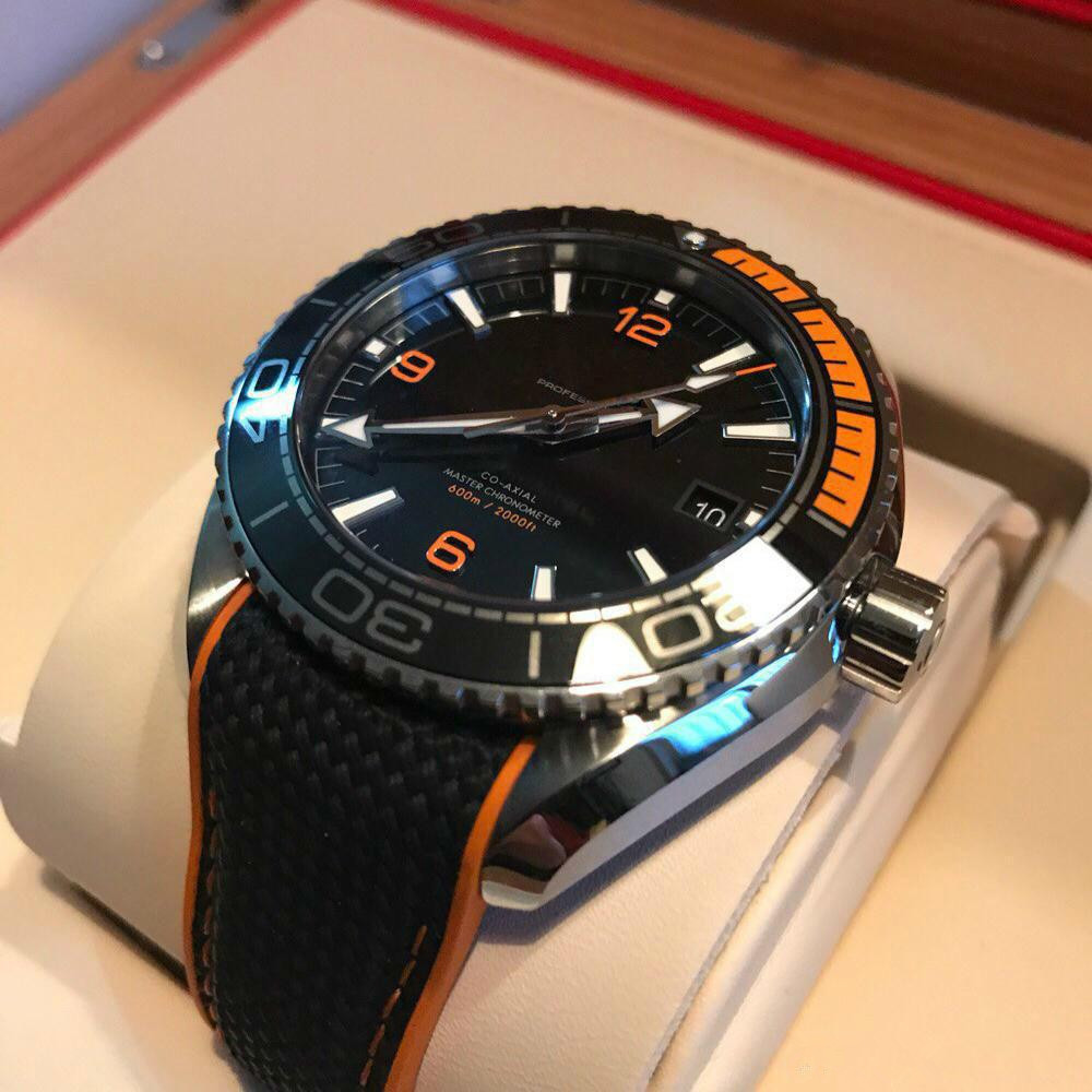 2020 Luxury Professional 600m James Bond 007 Watch Master Co-Axial Automatic Movment Stainless Canvas Strap Sport Mens Watches Wristwatches, Slivery;brown
2020 Luxury Professional 600m James Bond 007 Watch Master Co-Axial Automatic Movment Stainless Canvas Strap Sport Mens Watches Wristwatches, Slivery;brown