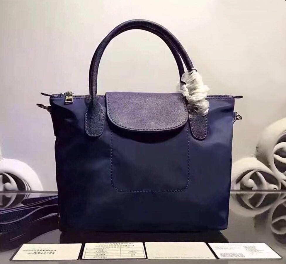 Wholesale parachute fabric waterproof shopping bag cowhide with canvas fashion shoulder bag ladies large capacity handbag messenger bag stor
Wholesale parachute fabric waterproof shopping bag cowhide with canvas fashion shoulder bag ladies large capacity handbag messenger bag stor