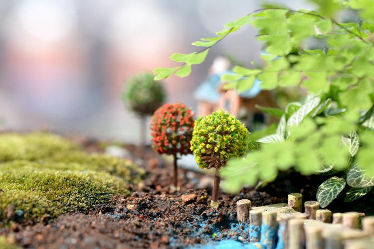 Wholesale- Mini Garden Decorations Resin Tree Fairy Garden Miniatures Trees Garden Decoration Terrarium Figurines Miniature Fairy Figurines