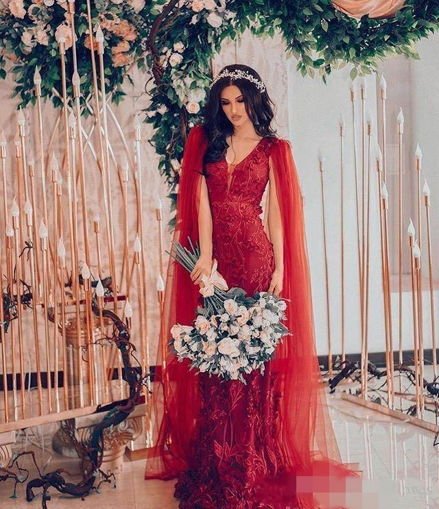 Gothic Red Mermaid Wedding Dresses V Neck Tulle Lace Applique Sweep Train Custom Made Plus Size Beach Wedding Bridal Gown Vestido de novia