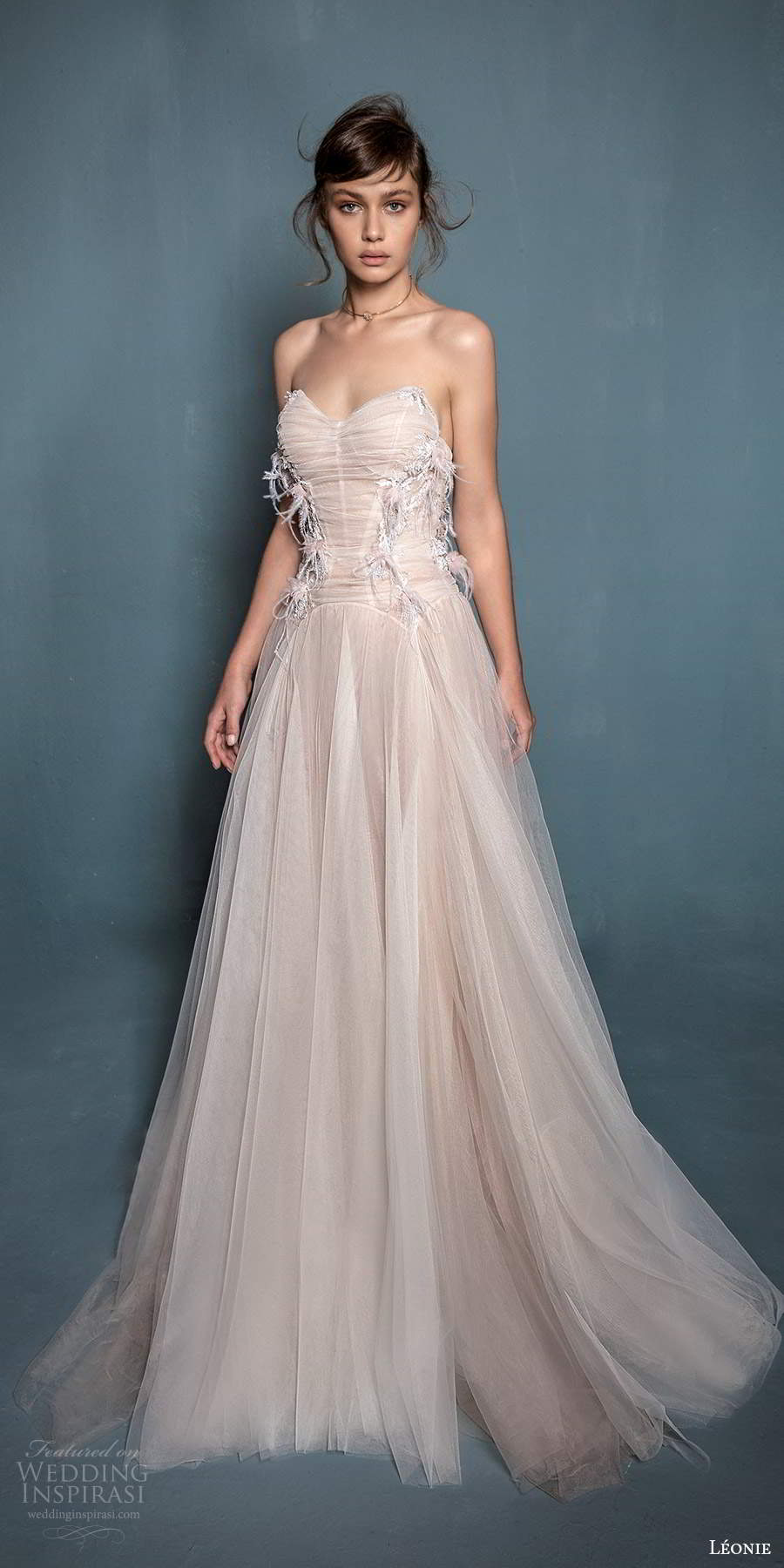 2020 New Bohemian Wedding Dresses Sweetheart Lace Feather A Line Sweep Train Beach Wedding Dress Beaded Boho Bridal Gowns Vestidos De Novia