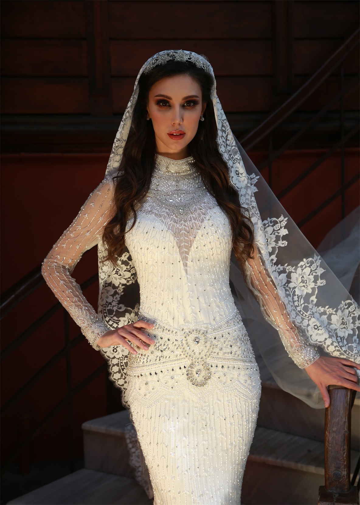 2020 Sparkly Mermaid Wedding Dresses Long Sleeve High Neck Lace Beading Beach Wedding Dress Crystal Luxury Bridal Robes De Mariée