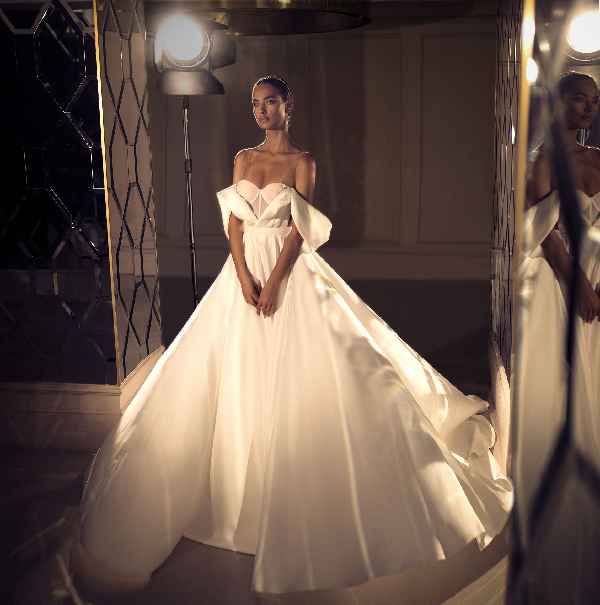 2019 Elihav Sasson Country Wedding Dresses A Line V Neck Off The Shoulder Side Split Vestidos De Novia Satin Sweep Train Bridal Gowns