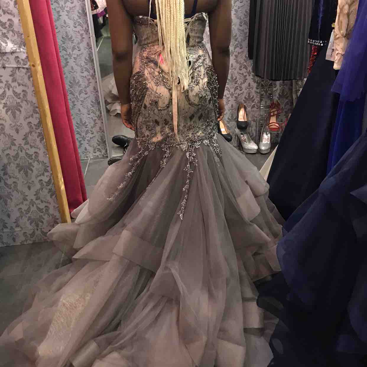 Silver Grey Beaded Mermaid Prom Dresses Sweetheart Sequined 2019 Lace Appliqued Evening Dresses Tiered Skirts Formal Party Pageant Gowns