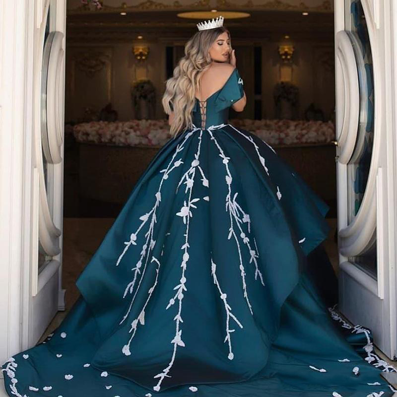 Vintage Off Shoulder Ball Gown Quinceanera Dresses Sleeveless Sexy Backless Pleated Satin Lace Appliques Floor Length Prom Sweet 16 Gown, Dark green
Vintage Off Shoulder Ball Gown Quinceanera Dresses Sleeveless Sexy Backless Pleated Satin Lace Appliques Floor Length Prom Sweet 16 Gown, Dark green