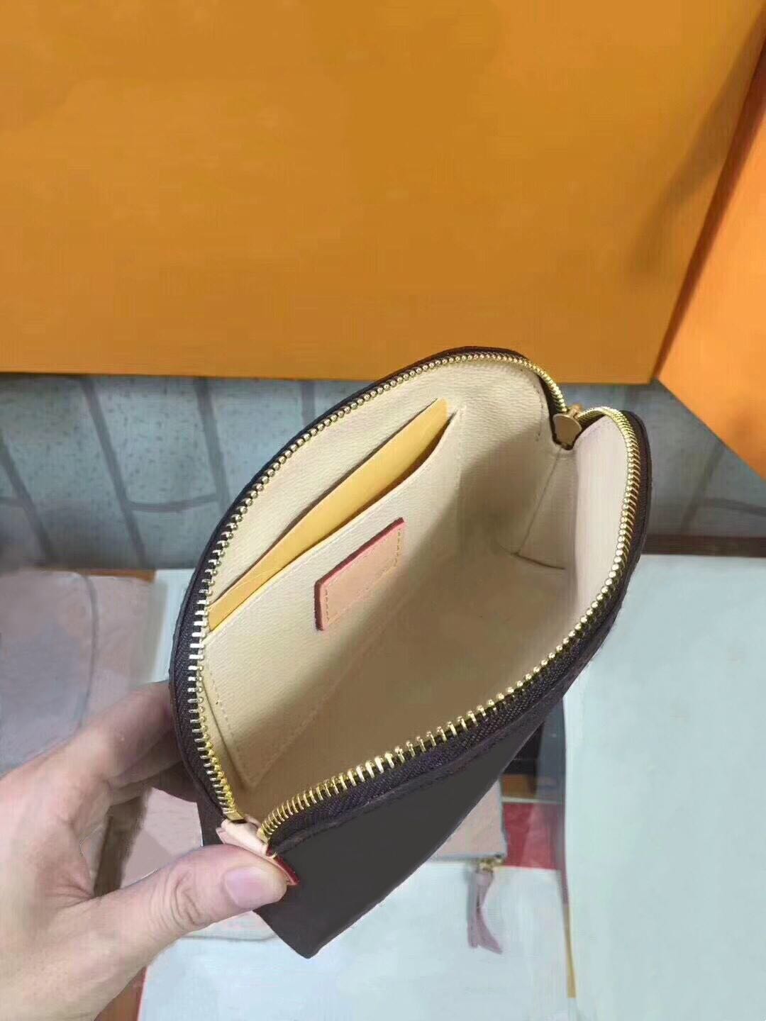 Wholesale ladies storage bag fashion cosmetic bag and plaid clutch cosmetic bag ladies leather coin purse multifunction pocket card holder, Brown flower
Wholesale ladies storage bag fashion cosmetic bag and plaid clutch cosmetic bag ladies leather coin purse multifunction pocket card holder, Brown flower