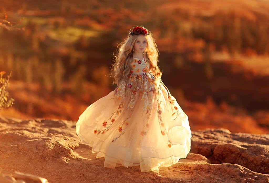 2019 Latest Cute Flower Girl Dresses Jewel Neck A Line Bohemian Birthday Gowns Short Sleeve With Lace Applique Kids Girls Pageant Dresses