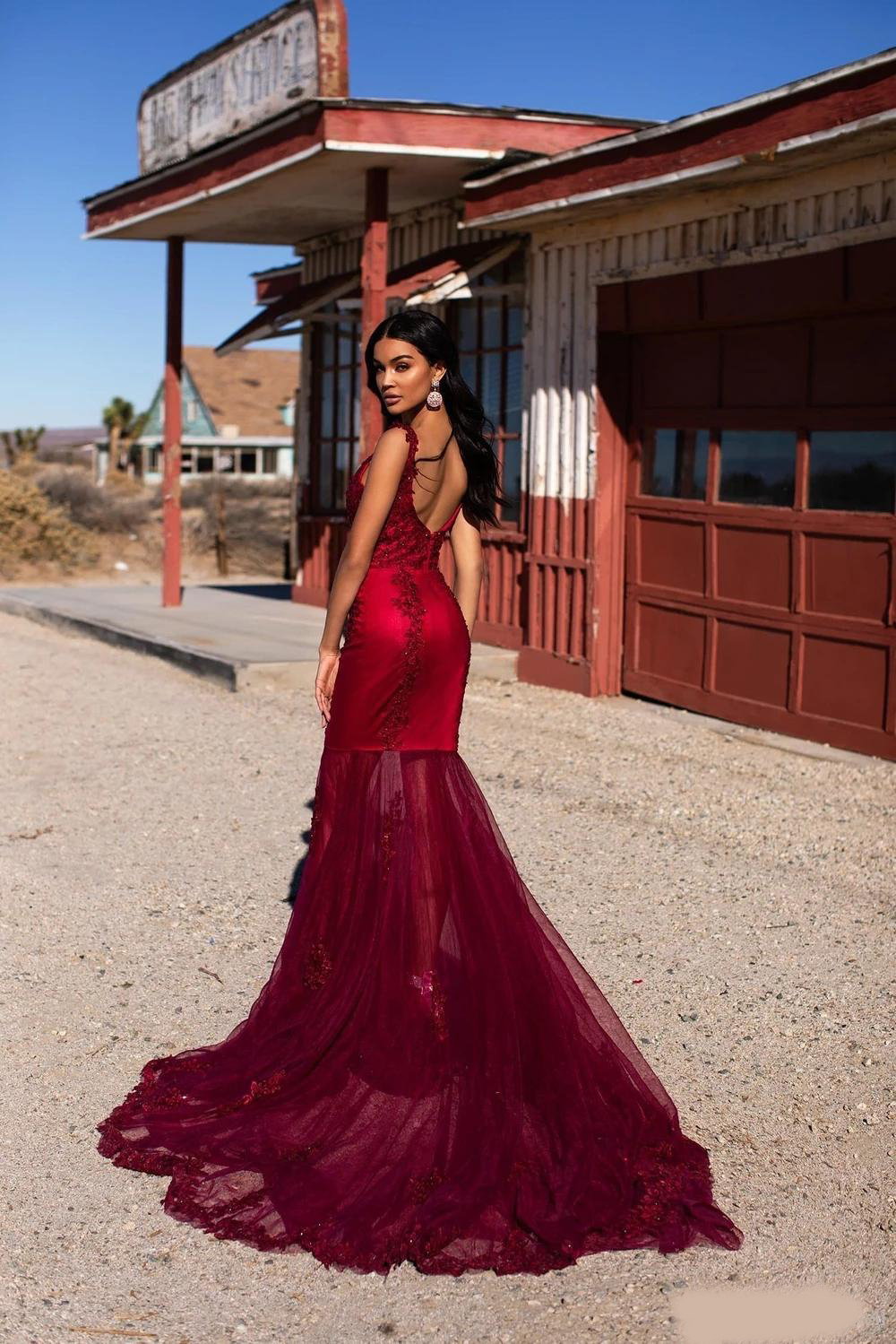 2020 Sweetheart Mermaid Evening Dresses Sexy Backless Sleeveless Lace Appliques Beaded Floor Length Prom Party Gowns