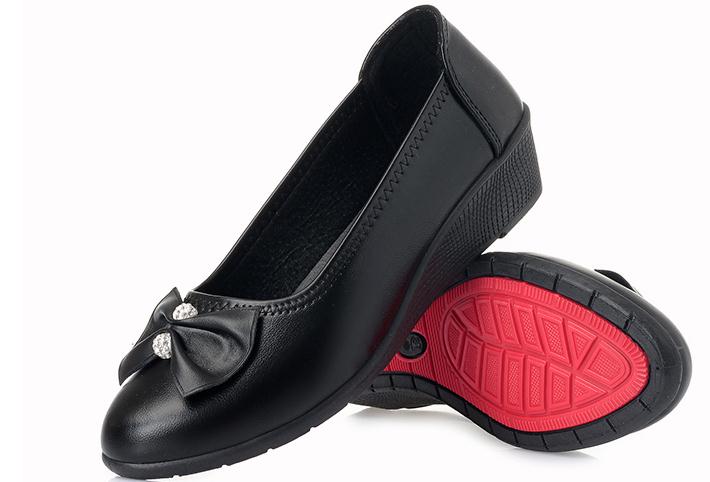 2021 Women's shoes in Spring and Autumn with New style Slope heel round head Anti-skid of Soft Bottom mother shoes @369615, Black
2021 Women's shoes in Spring and Autumn with New style Slope heel round head Anti-skid of Soft Bottom mother shoes @369615, Black