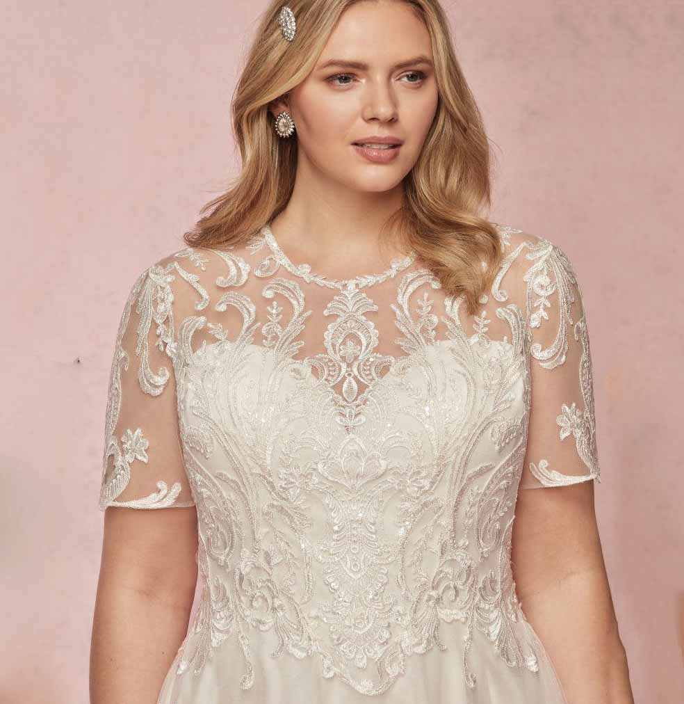 Size Stunning Plus Lace Wedding Dresses A Line Sheer Jewel Neck Bridal Gowns With Short Sleeves Sweep Train Tulle Robe De Marie